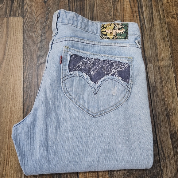 Levi's Light Blue Boot Cut Jeans with Patterned Pocket - Picture 1 of 13